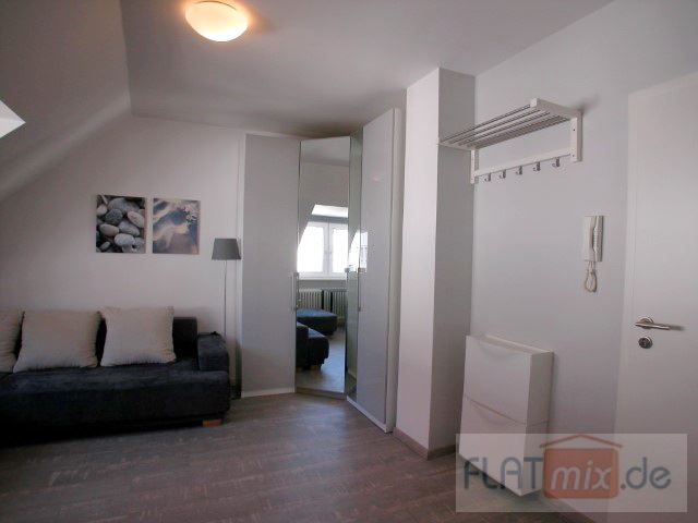 FLATmix.de / Nähe Rathaus, schickes 2-Raum-DG-Apartment im Altbau - Photo 2