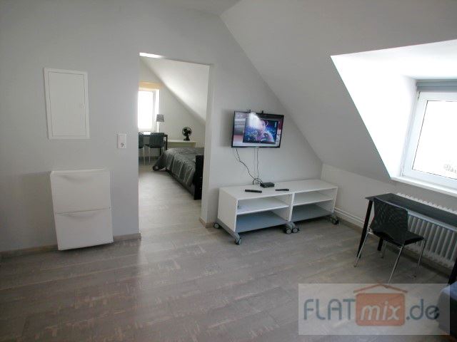 FLATmix.de / Nähe Rathaus, schickes 2-Raum-DG-Apartment im Altbau - Photo 3