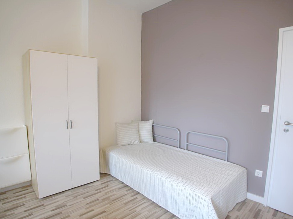 FLATmix.de / Helles, komplett möbliertes Zimmer mit WEST-Balkon in PB-Mitte - Photo 4